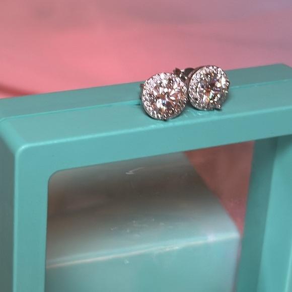 2 Carat Moissanite Halo Studs in Sterling Silver S925 - Picture 4 of 6